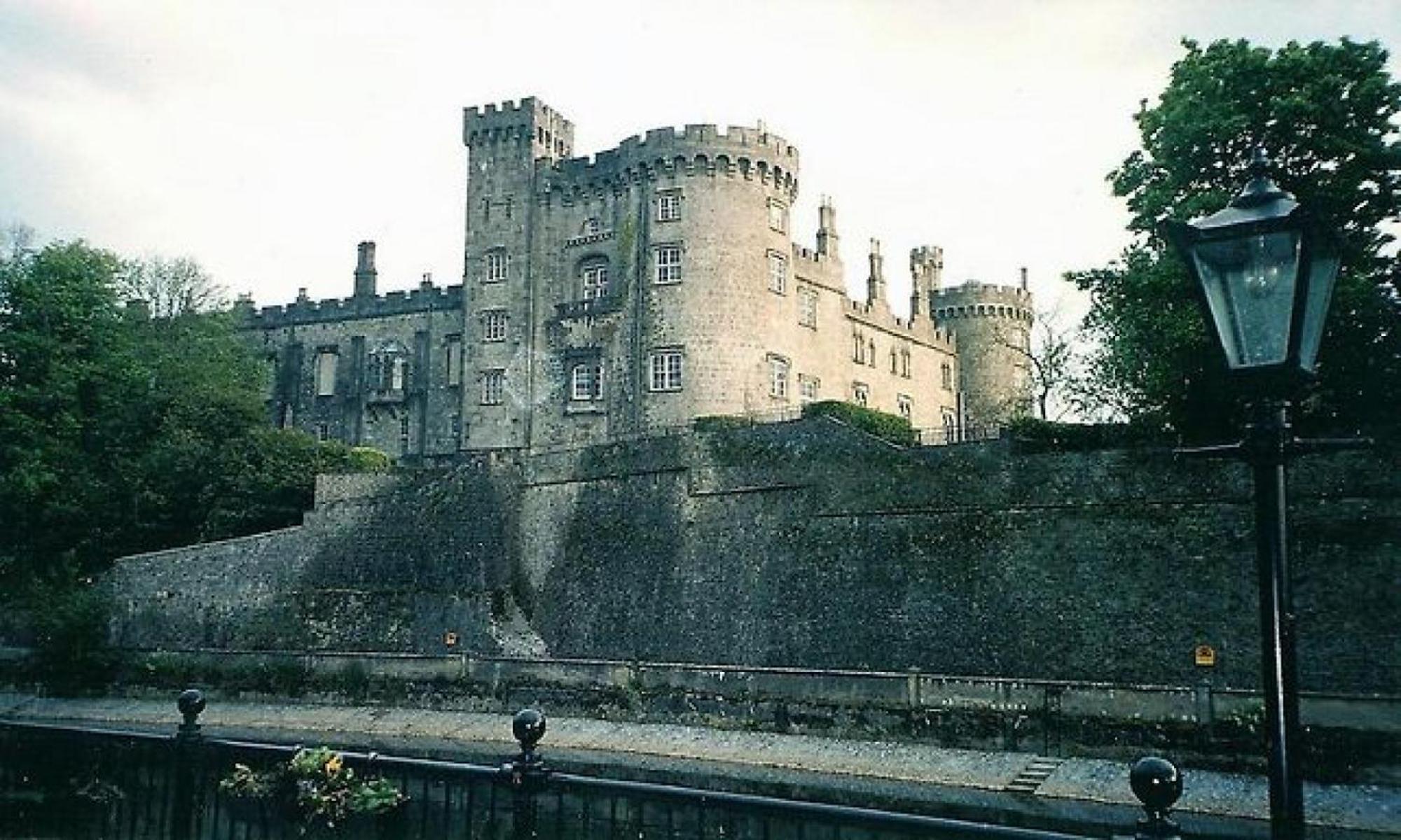 The Waterfront Townhouse Accommodation Kilkenny Exterior photo